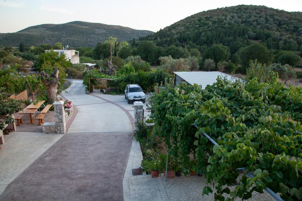 Tsoutsis Apartments Marantochori Exterior photo