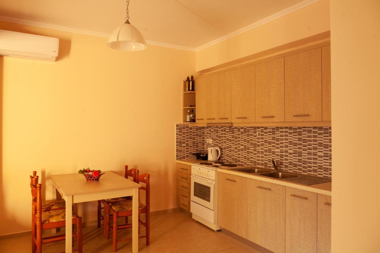 Tsoutsis Apartments Marantochori Exterior photo