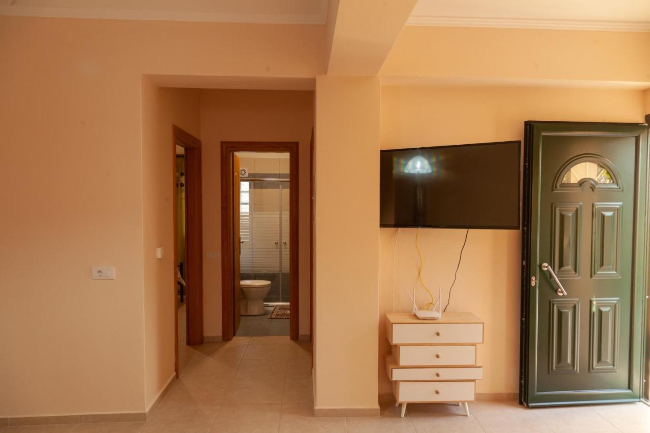 Tsoutsis Apartments Marantochori Exterior photo