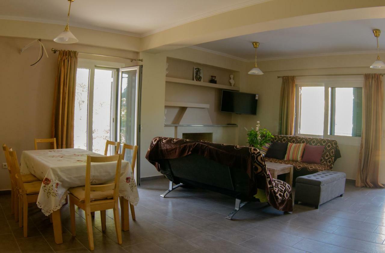 Tsoutsis Apartments Marantochori Exterior photo